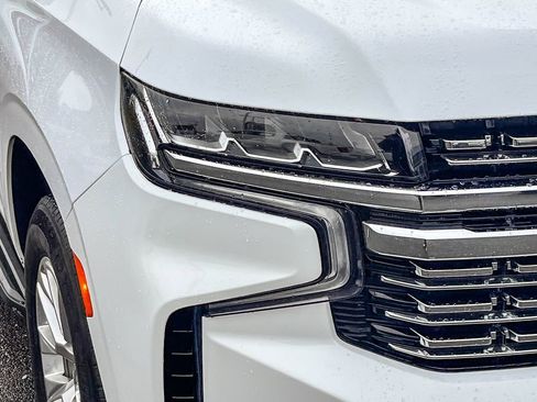 Used 2023 Chevrolet Suburban Premier image 7