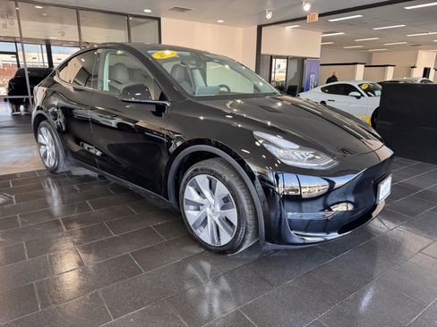 Used 2023 Tesla Model Y Long Range image 7