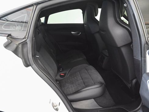 Used 2022 Audi e-tron GT Premium Plus image 32