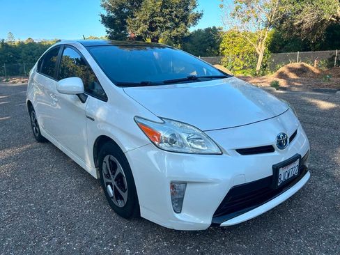 Used 2013 Toyota Prius Four w/ Deluxe Solar Roof Pkg FWD image 9