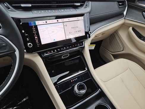 New 2026 Jeep Grand Cherokee Limited RWD image 18