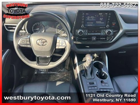 Used 2021 Toyota Highlander XLE image 16