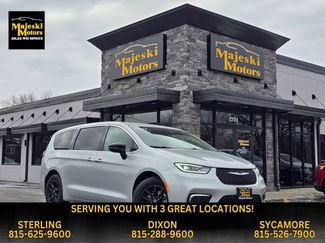 Used 2024 Chrysler Pacifica Touring-L video 1