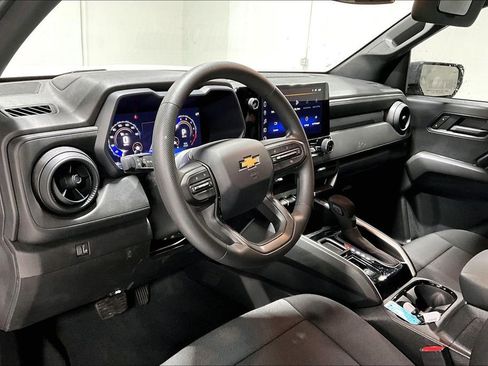 Used 2025 Chevrolet Colorado W/T image 16