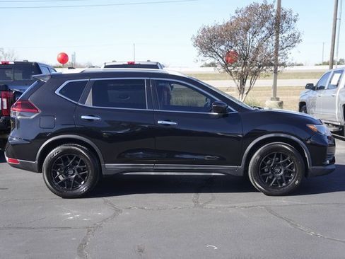 Used 2018 Nissan Rogue SV image 5
