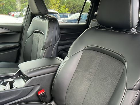 New 2025 Jeep Grand Cherokee L Altitude image 18