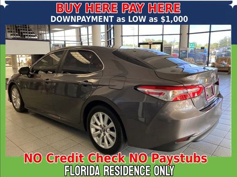 Used 2018 Toyota Camry LE image 23