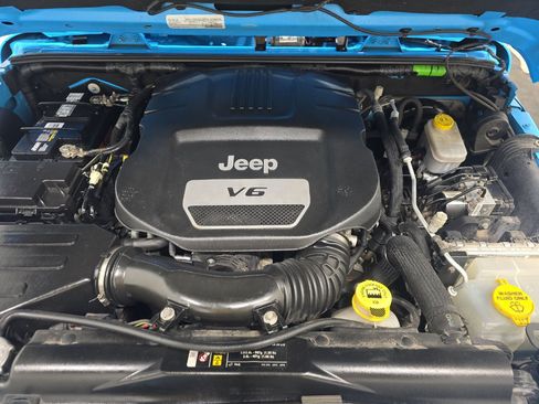 Used 2017 Jeep Wrangler Unlimited Sahara w/ Quick Order Package 24E Chief AWD/4WD image 10