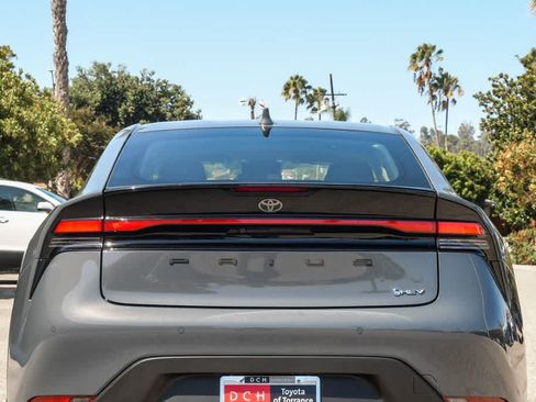 Used 2023 Toyota Prius LE FWD image 6