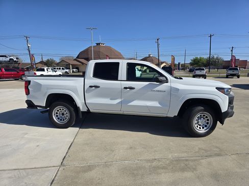 Used 2023 Chevrolet Colorado W/T image 4