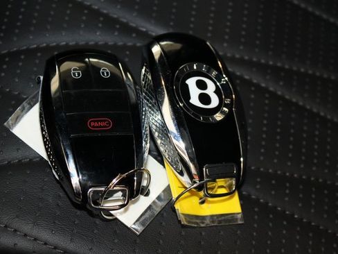 Used 2022 Bentley Flying Spur V8 image 40