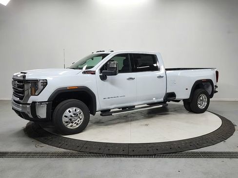 New 2026 GMC Sierra 3500 SLT w/ SLT Convenience Package AWD/4WD image 3