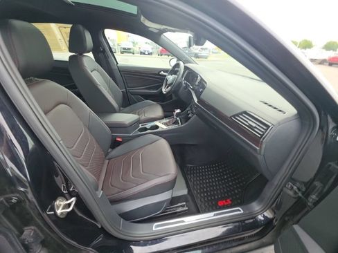 Used 2024 Volkswagen Jetta GLI Autobahn FWD image 32