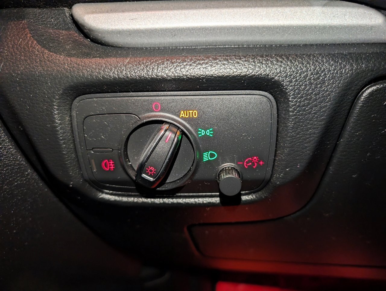 Used 2015 Audi A3 1.8T Premium w/ Audi MMI Navigation Plus FWD image 34