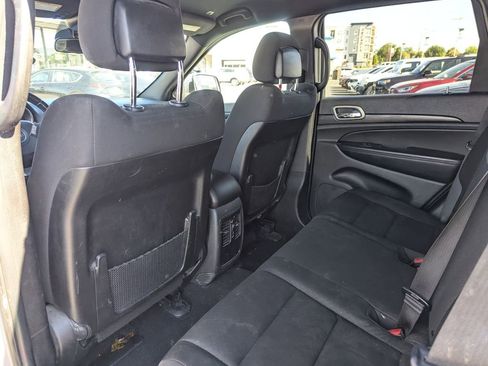 Used 2020 Jeep Grand Cherokee Laredo AWD/4WD image 29