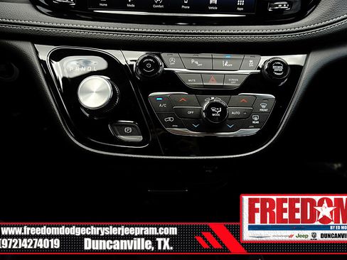 New 2027 Chrysler Pacifica Select FWD image 23