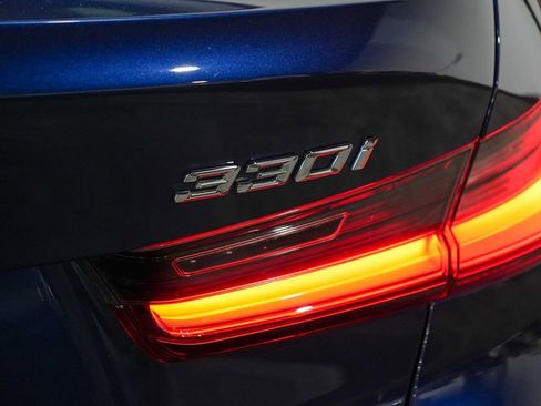 Used 2020 BMW 330i Sedan w/ Premium Package RWD image 11