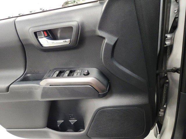 Certified 2019 Toyota Tacoma TRD Off-Road AWD/4WD image 25