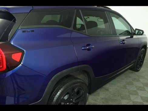 Used 2022 GMC Terrain SLE w/ Driver Convenience Package image 17