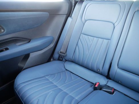 Used 2023 Nissan Ariya image 12