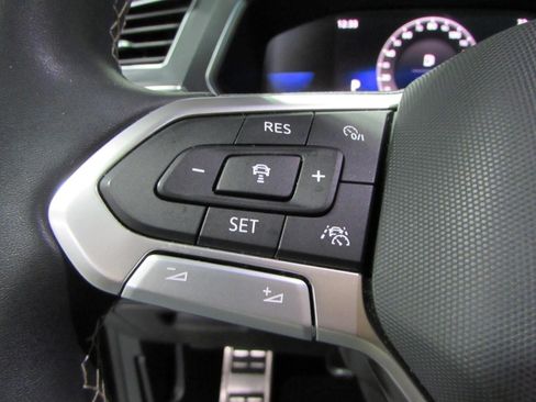 Used 2023 Volkswagen Tiguan SE R-Line FWD image 26