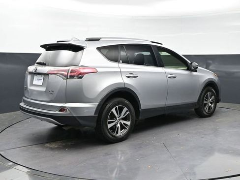 Used 2018 Toyota RAV4 XLE AWD/4WD image 5