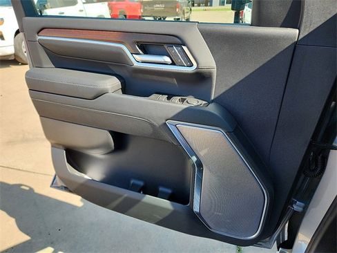 New 2025 GMC Sierra 2500 Denali w/ Denali Reserve Package image 13