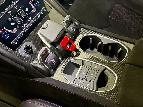 Used 2023 Lamborghini Urus Performante AWD/4WD image 17