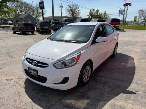 Used 2017 Hyundai Accent SE image 4