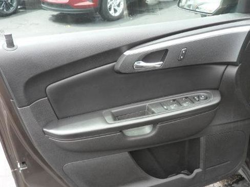 Used 2009 Chevrolet Traverse LT FWD image 22