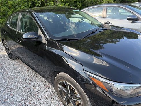 Used 2025 Nissan Sentra SV FWD image 9