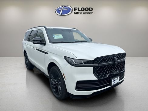 New 2026 Lincoln Navigator Reserve w/ Jet Appearance Package AWD/4WD image 1
