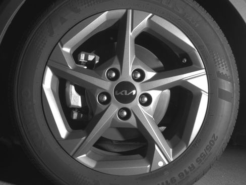 Used 2025 Kia K4 LXS FWD image 12