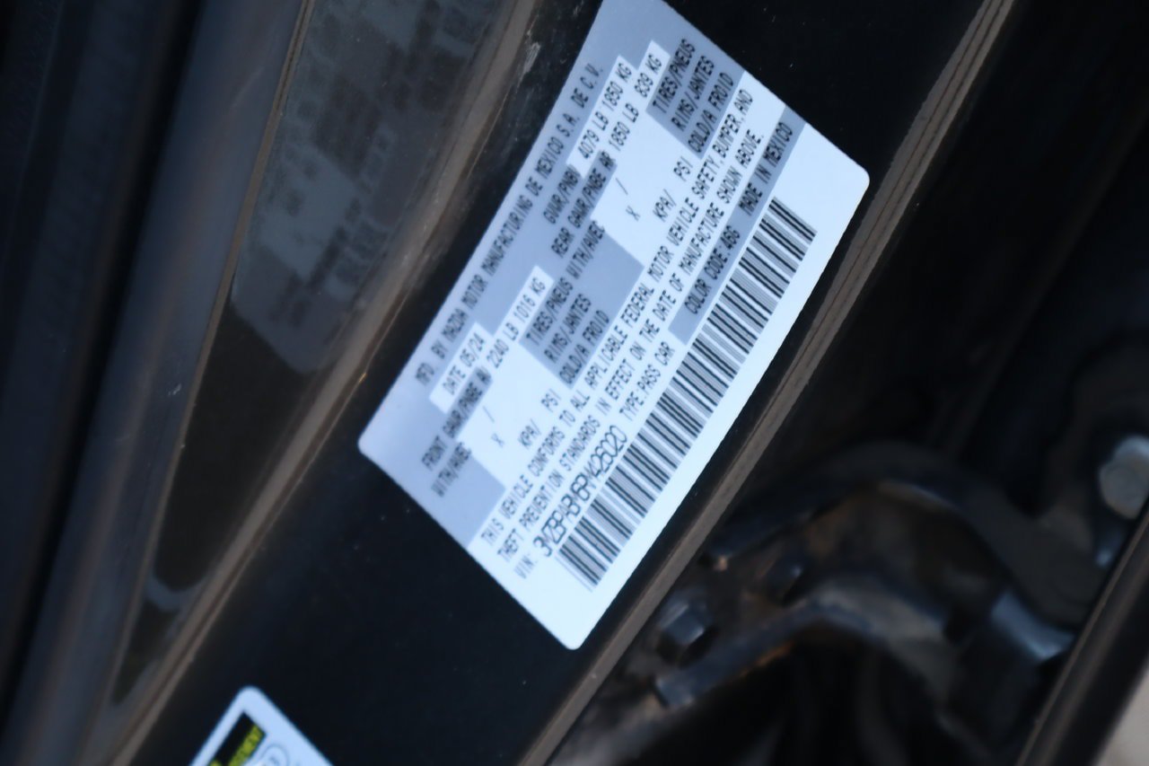 Used 2024 MAZDA MAZDA3 s FWD image 25