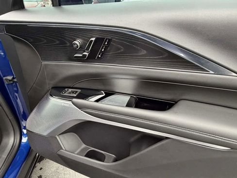 Used 2024 Cadillac Lyriq Luxury image 23