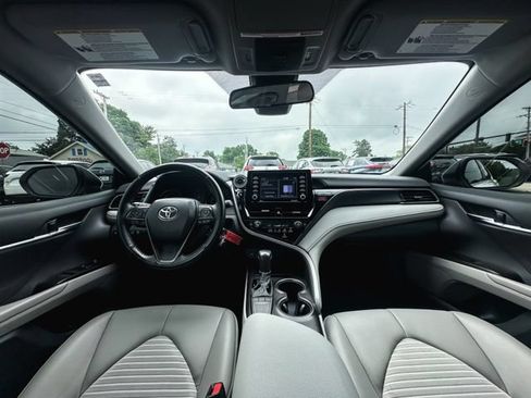 Used 2022 Toyota Camry SE FWD image 19