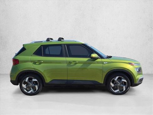 Used 2023 Hyundai Venue SEL FWD image 4