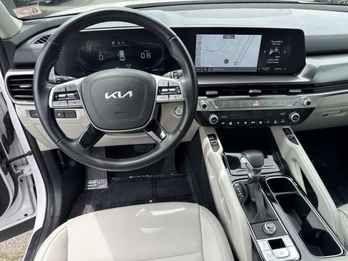 Used 2024 Kia Telluride S FWD image 16