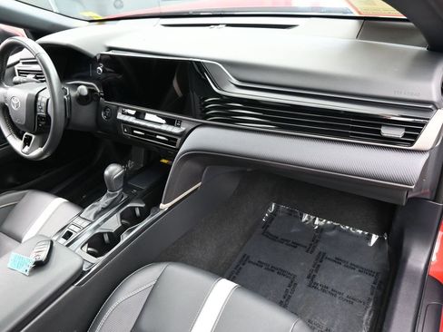 Used 2025 Toyota Camry SE w/ Multimedia Upgrade Package image 43