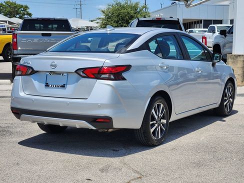 Used 2025 Nissan Versa SV FWD image 5