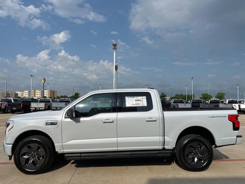 New 2025 Ford F150 Lightning Flash AWD/4WD image 9