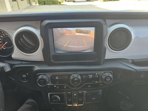 Used 2021 Jeep Wrangler Unlimited Sport AWD/4WD image 25