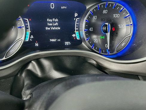 Used 2022 Chrysler Pacifica Touring-L FWD image 12
