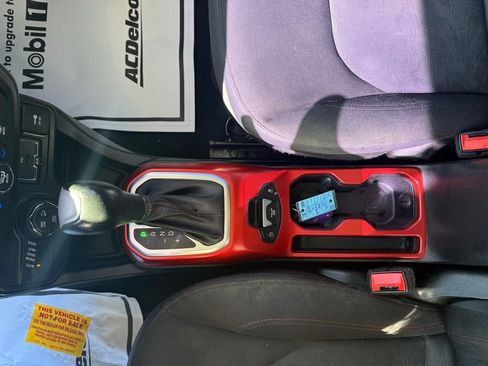 Used 2019 Jeep Renegade Trailhawk w/ Cold Weather Group II AWD/4WD image 38
