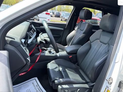 Used 2020 Audi Q5 2.0T Premium w/ Titanium Sport Package AWD/4WD image 2
