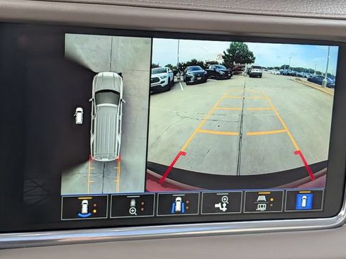 Used 2023 GMC Yukon XL Denali AWD/4WD image 18