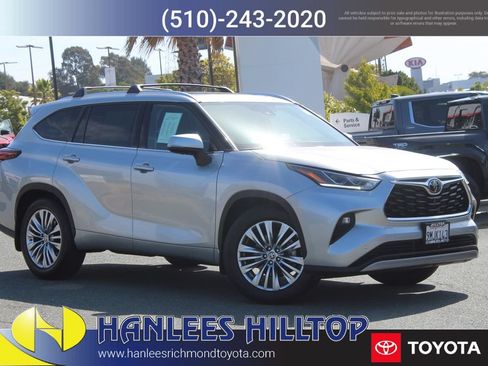 Certified 2024 Toyota Highlander Platinum AWD/4WD image 1