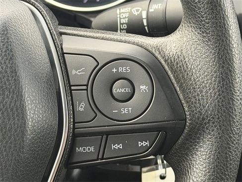 Used 2019 Toyota Camry LE image 28