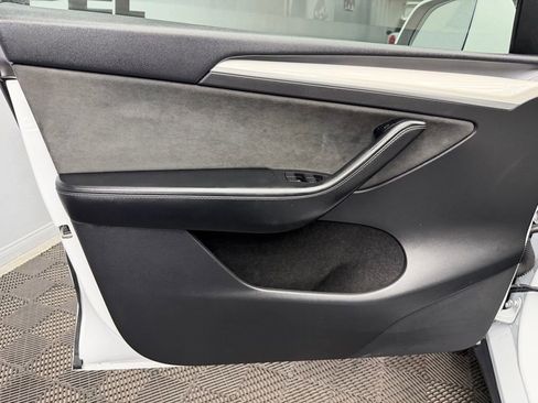 Used 2022 Tesla Model Y Long Range AWD/4WD image 35