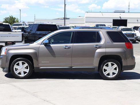Used 2010 GMC Terrain SLT FWD image 3